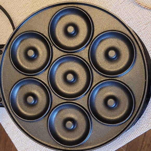 DASH Mini Donut maker - Picture 5 of 12
